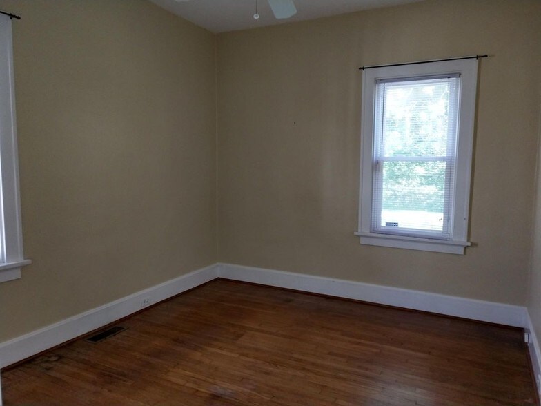 Building Photo - 3536 Linwood Ave