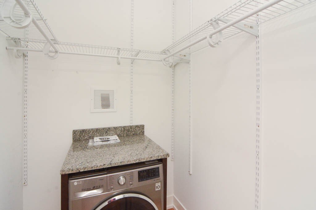 Building Photo - 2830 N Mildred Ave