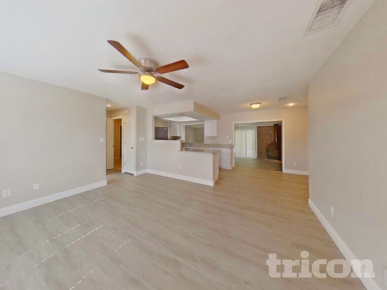 Building Photo - 2541 Brampton Ct