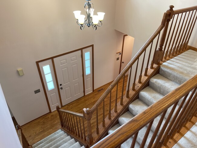 Building Photo - 601 Barbary Ln