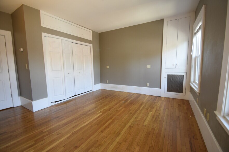 Building Photo - 1402 Beacon St