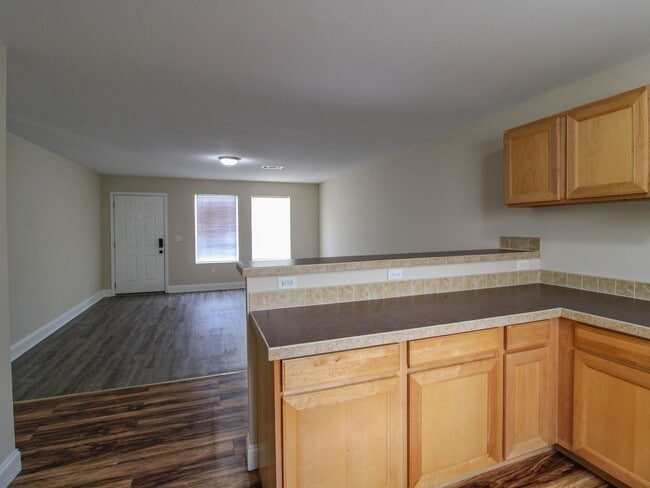 Building Photo - 123 Meadows Ln