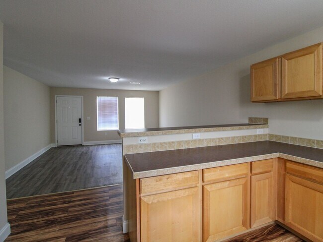 Building Photo - Modern Living Meets Comfort in This Beautiful Duplex