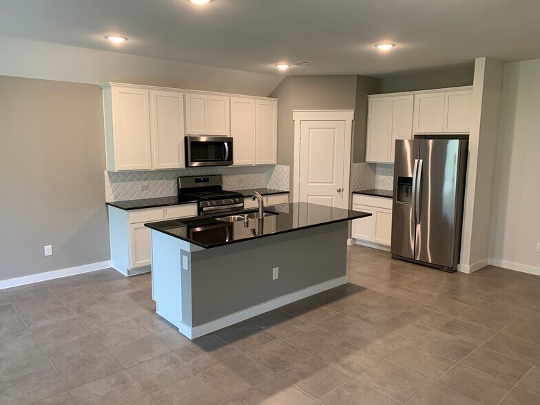 Kitchen - 12411 Southern Trail Ct