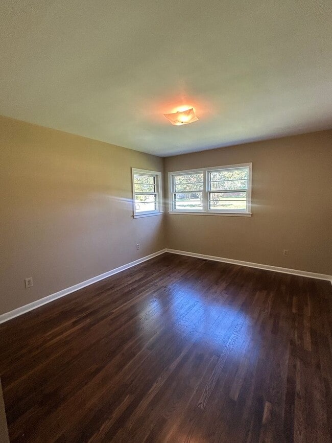 Building Photo - 104 Galaxie Pl