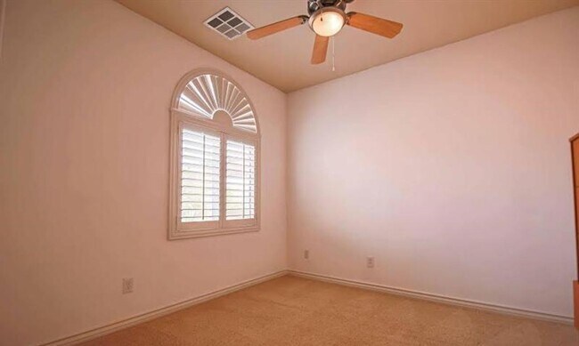 Building Photo - Welcome to this stunning 3-bedroom, 2.5-bathroom home located in the desirable city of Las Vegas!
