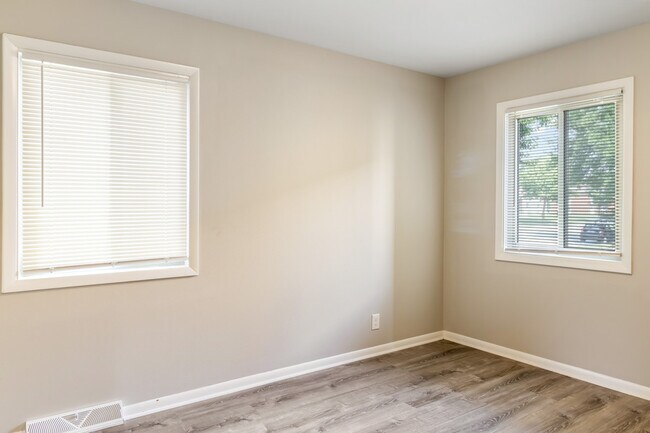 Building Photo - 4222 S 51st St