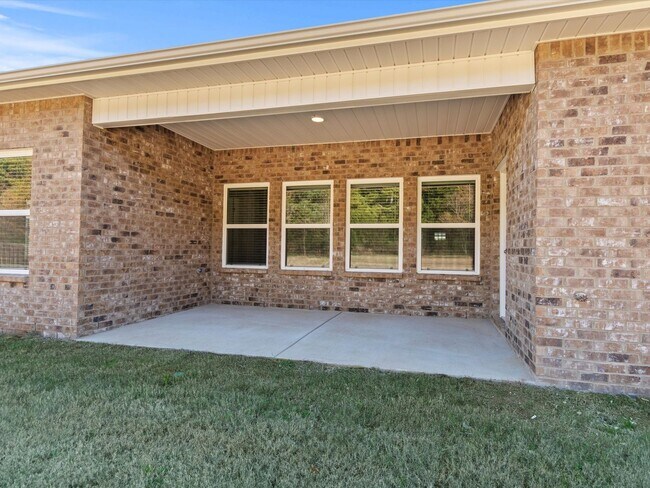 Building Photo - Spacious 4-Bed, 3-Bath New Home with 3-Car...