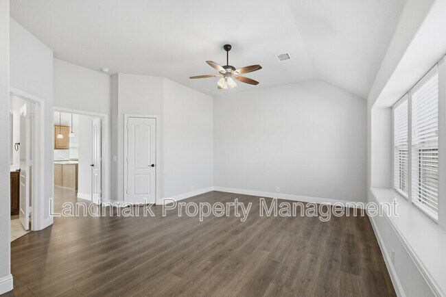 Building Photo - 310 Marigold Ct