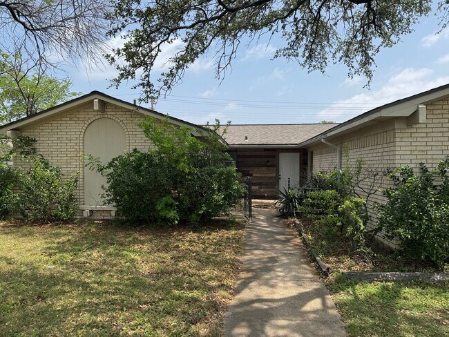 Building Photo - Corner Lot Home with Beautiful Trees