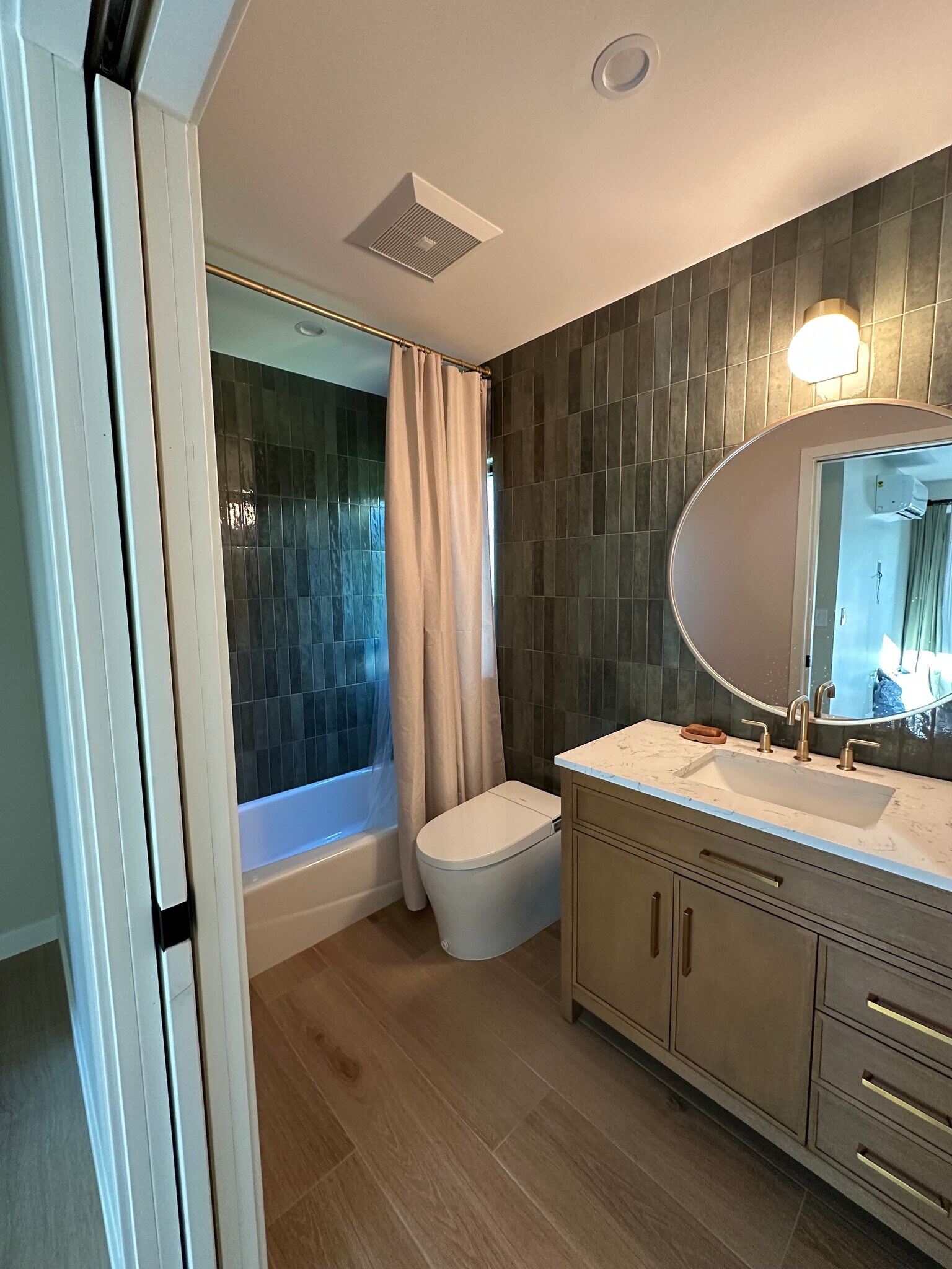 Building Photo - 5780 Violeta Ave