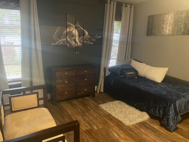 Twin Size 2nd bedroom - 1809 Academy Blvd