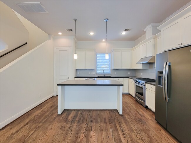 Building Photo - 12 Hermann Park Ct