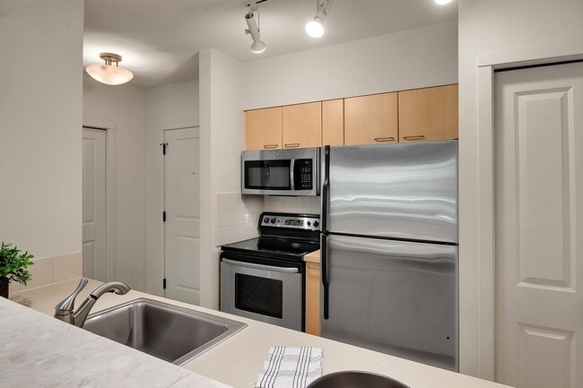 Building Photo - 5001 California Ave SW