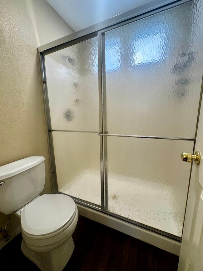 Building Photo - FOR RENT