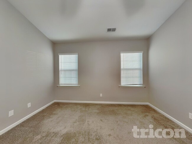 Building Photo - 1250 Aurora Glen Dr