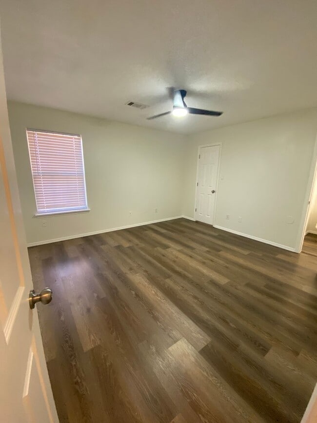 Building Photo - 3 Bed 2 Bath House