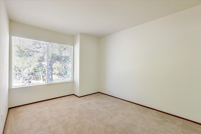 Building Photo - Seven Springs Home