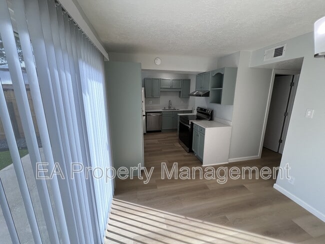 Building Photo - 6012 Calle Nueve NW