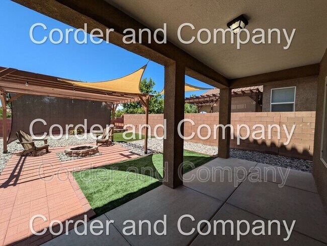 Building Photo - 317 Loma Linda Loop NE