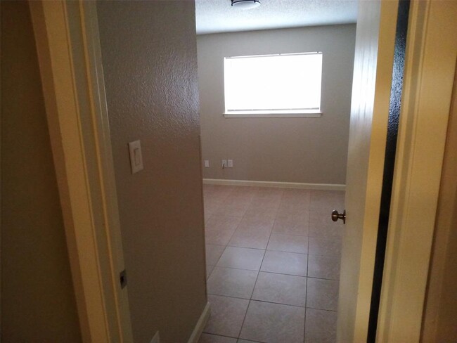 Building Photo - 9939 Quail Blvd