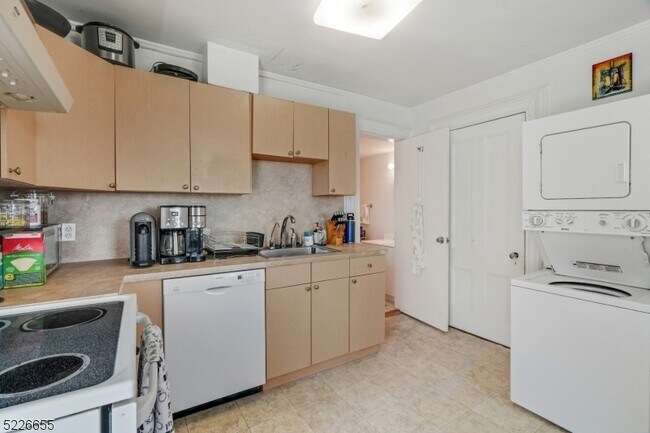 Building Photo - 94 Park St