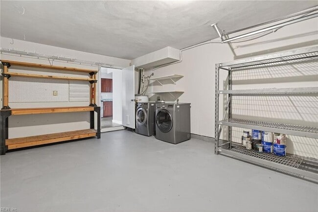 Building Photo - 5677 Rushmere Dr