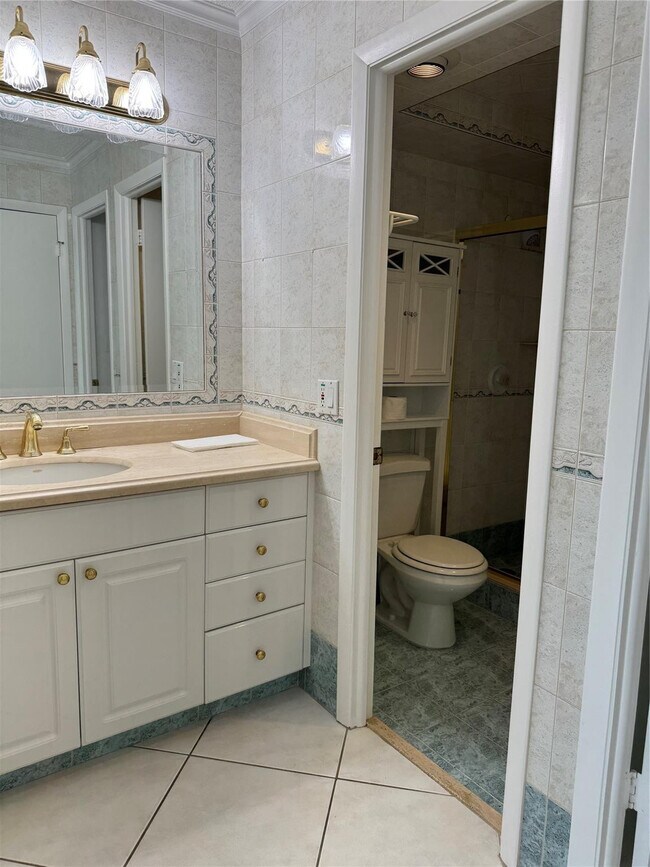 Building Photo - 3015 N Ocean Blvd