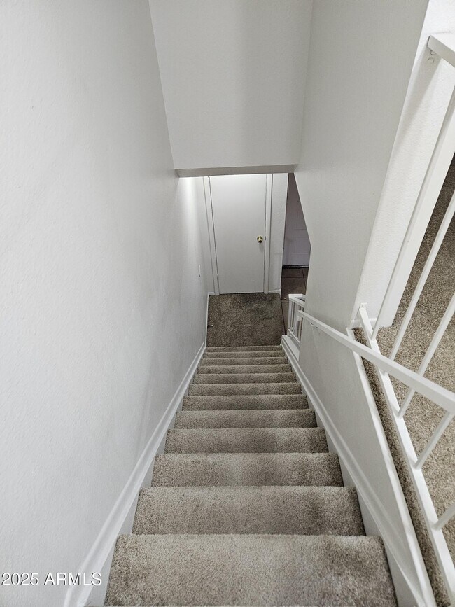 Building Photo - 6557 S La Rosa Dr