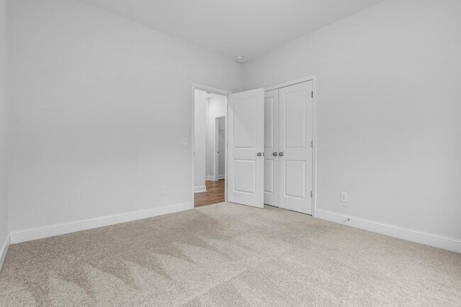 Building Photo - 413 Silver Anchor Dr