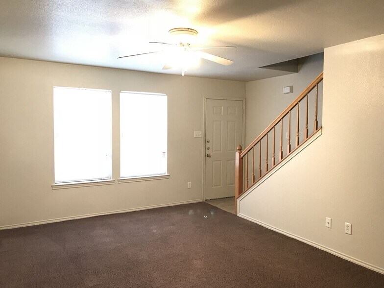 Building Photo - 3603 Malibu Ln
