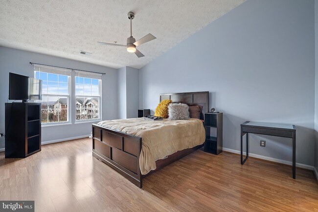 Building Photo - 700 Orchard Overlook Orch