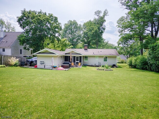 Building Photo - 32 Maple Ave