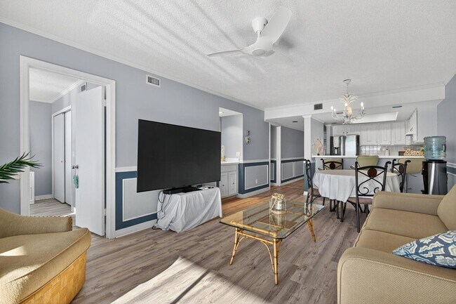 Building Photo - 390 NE Edgewater Dr