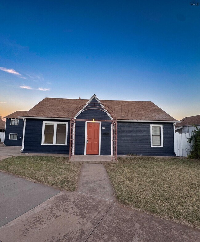 Primary Photo - 615 Sunset Dr