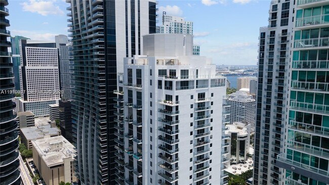 Building Photo - 1060 Brickell Ave