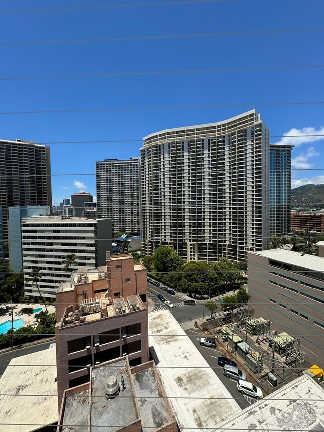 Building Photo - Partially Furnished Studio in Waikiki