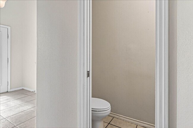 Building Photo - 6325 Oso Pkwy