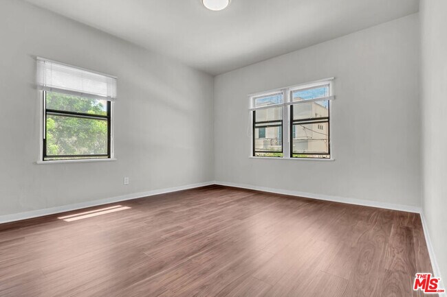 Building Photo - 751 Croft Ave