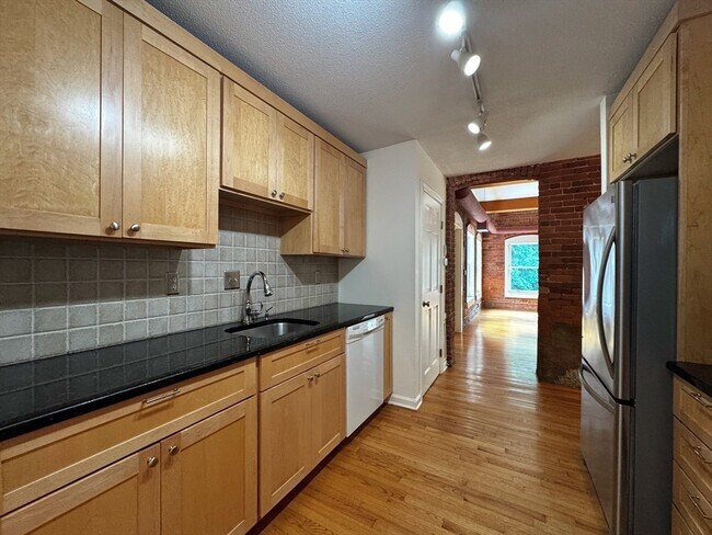 Building Photo - 362 Granville Rd