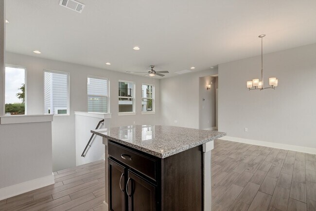 Building Photo - Gorgeous Edgewick Condo