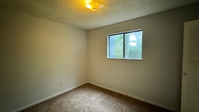 Building Photo - 2 Bed/ 1 Bath Available Now on the Westside!