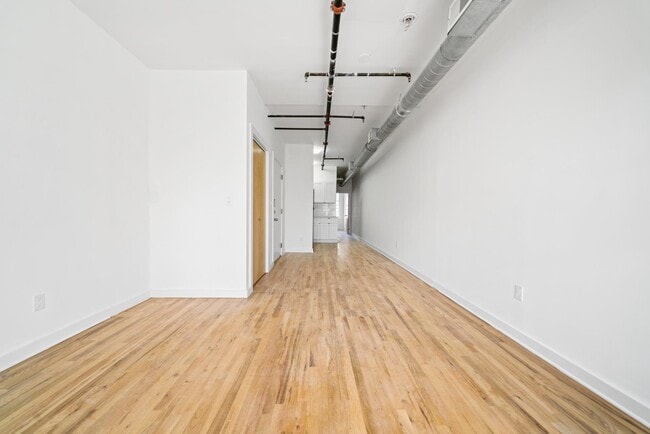 Building Photo - 615 Monroe St