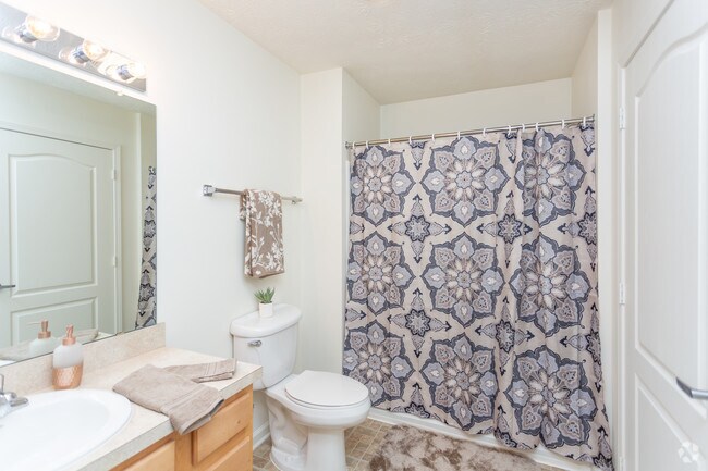 2BR, 1BA - 864 SF - Bennett Pointe