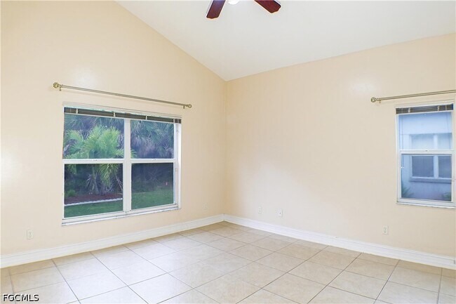 Building Photo - 160 Lady Palm Dr