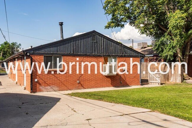 Building Photo - 410 Welby Ave S