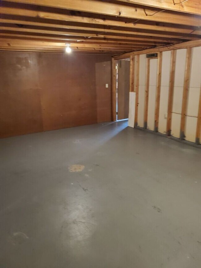 Building Photo - Available May 12th!!!! Laquey school district