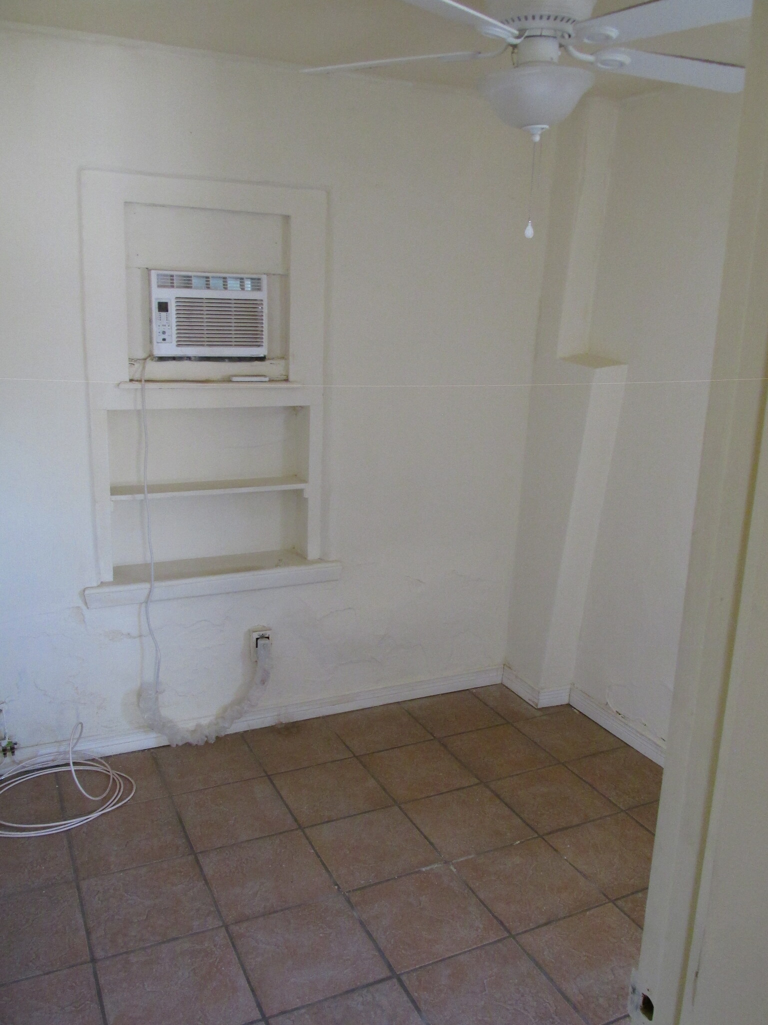 Building Photo - 3815 E Yandell Dr