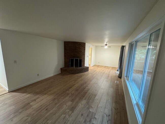 Building Photo - Beautifully Renovated 4-Bedroom Home in NW Corvallis
