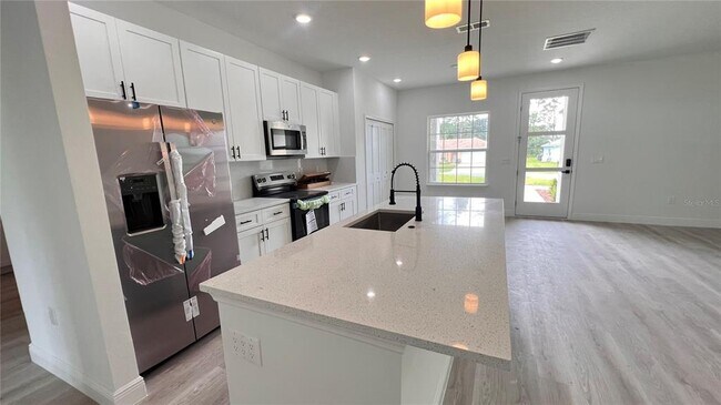 Building Photo - 3360 SW 129th Loop